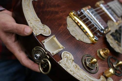 steampunksteampunk:  Gibson Les Paul Steampunk