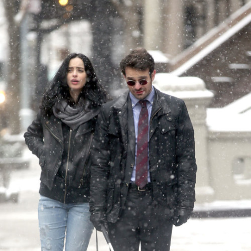 netflixdefenders:Krysten Ritter and Charlie Cox filming The Defenders on February 3, 2017/ NYC