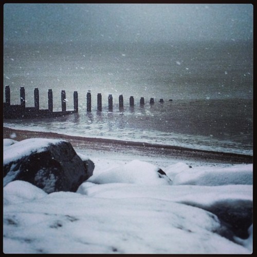 hard-walk:  #snow #beach #eastbourne #ebphoto #igerseastbourne #instacool #winter 