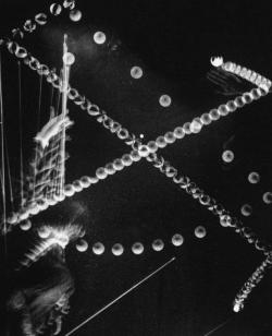 retrofutureground:  Gjon Milli, Stroboscopic image of a trick shot by billiards champion Willie Hoppe in 1941. 