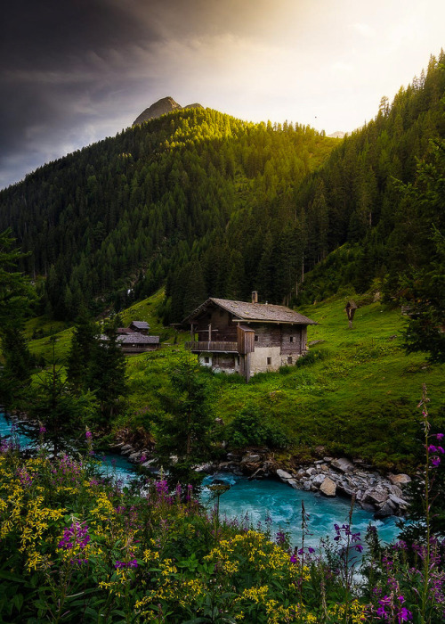 coiour-my-world:Alpen Kitsch ~ Roland Maria Reininger