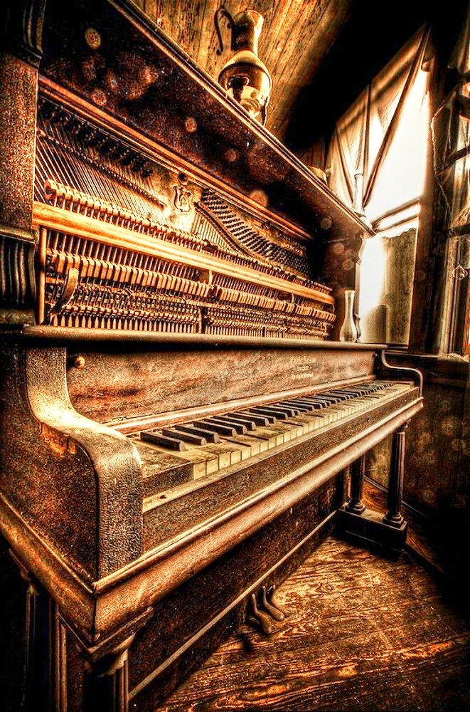 aithniesfire:  I would love to have this…I would play like a woman possessed by