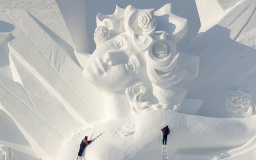 coluring - here’s a gigantic snow sculpture in China