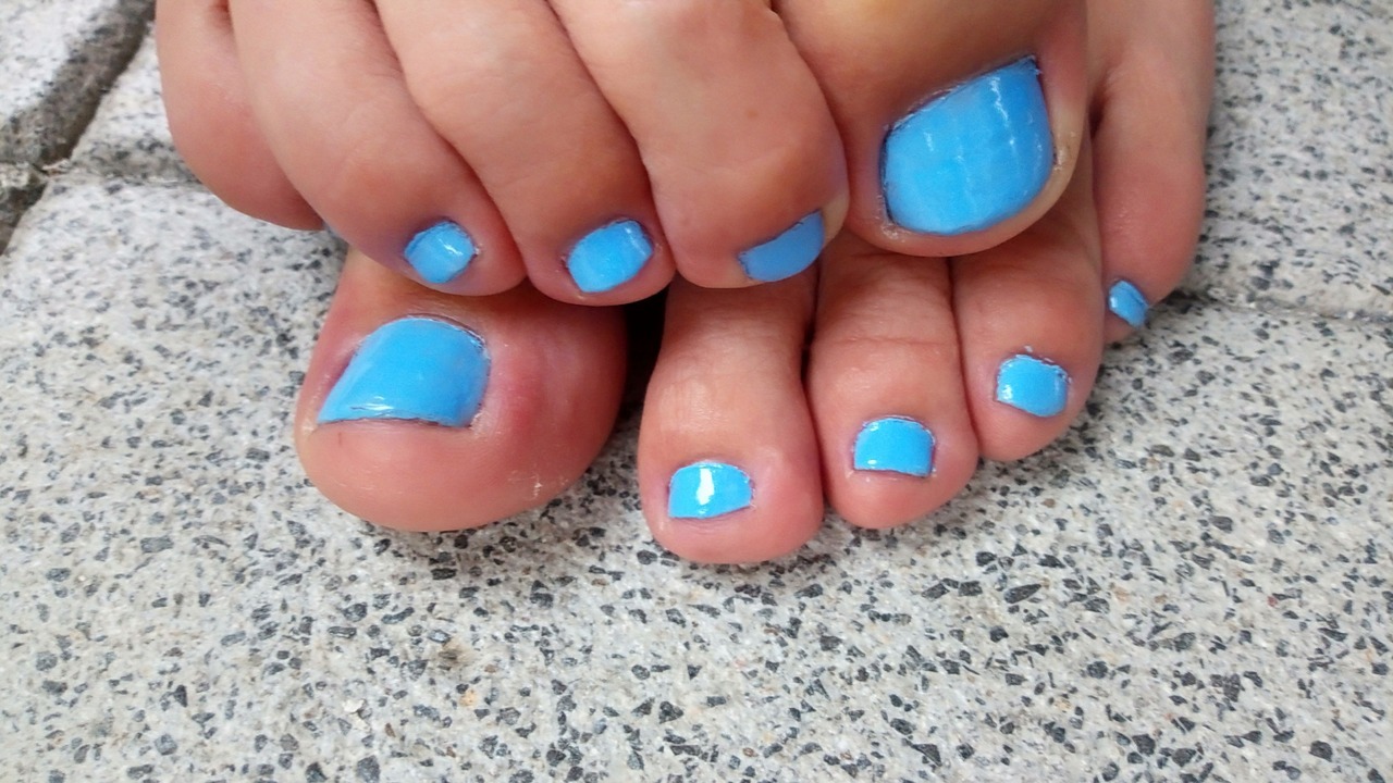 feetgirly94:  Love this color 😍