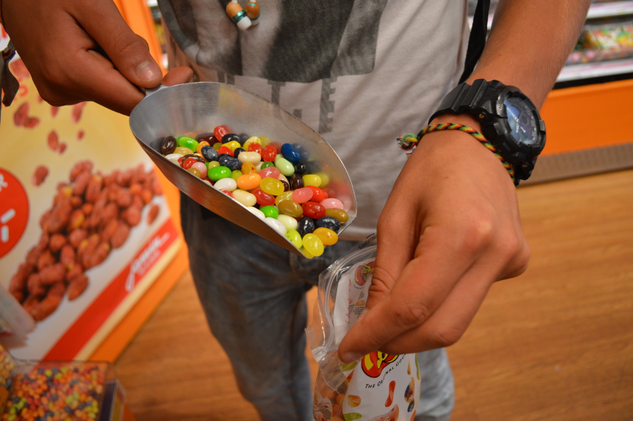 illpeeoneverythingyoulove:jelly beans are fine! IG:riswanvantol. **Don’t delete