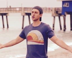 viv06:  Graceland: Beach, Babes &amp; the Backwards Baseball Cap.   [S1: Episode 5 “O-Mouth”; Screencaps aarontveit.net; Photo edits: me] 