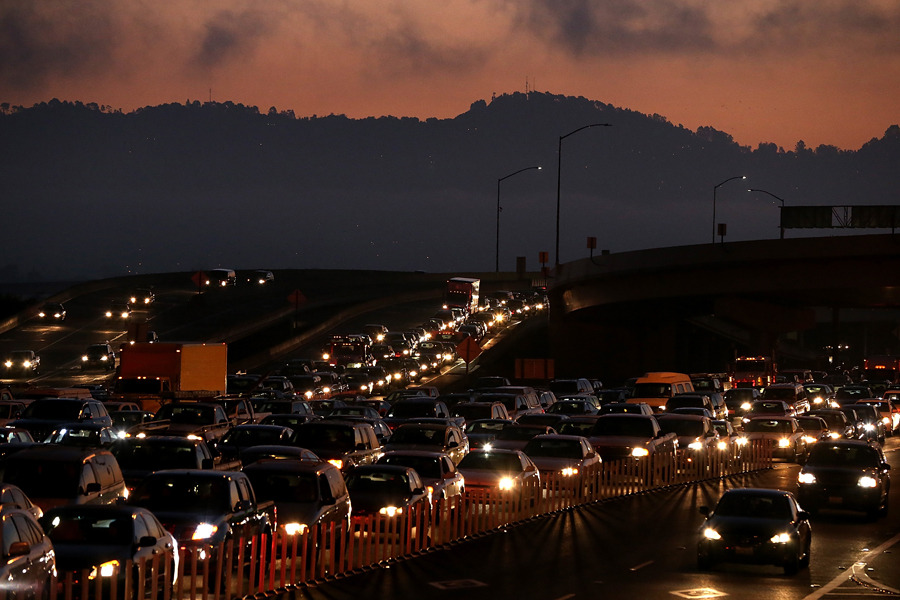Traffic backs up at the San Francisco-Oakland Bay Bridge toll plaza in Oakland as commuters make their way into San Francisco on the first day of the BART strike on Oct.18. (Photo Justin Sullivan/Getty Images via LA Times)