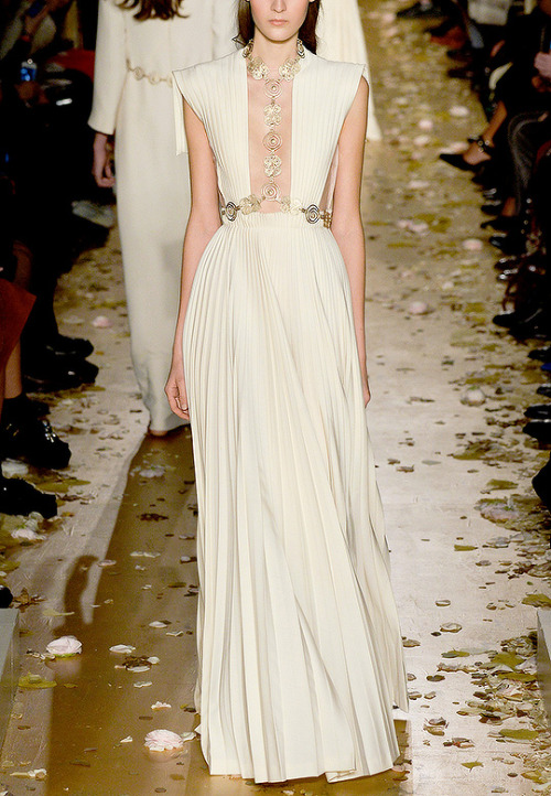 evermore-fashion:Favourite Designs: Valentino Spring 2016 Haute Couture Collection 