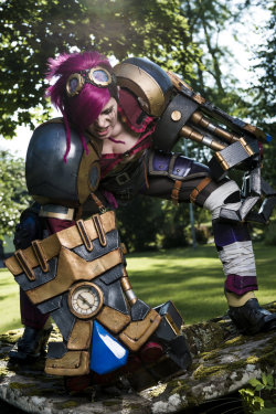 sakafai:  Wow! VI cosplay from League of