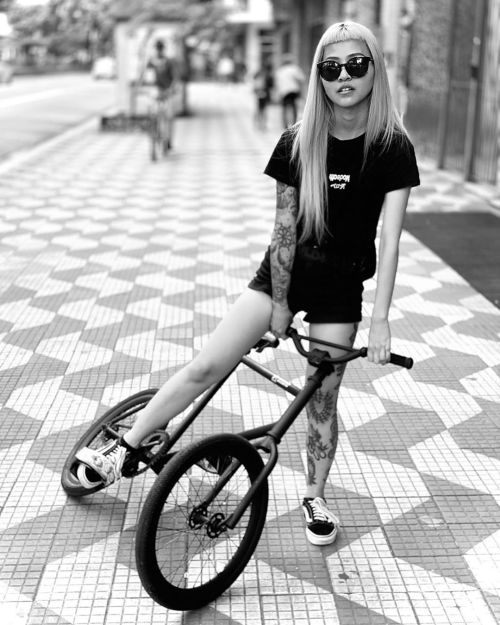 fixiegirls:Repost: • @velodeathofficial Bem tranquilinha. #fixiegirlswww.instagram.com/p/B92