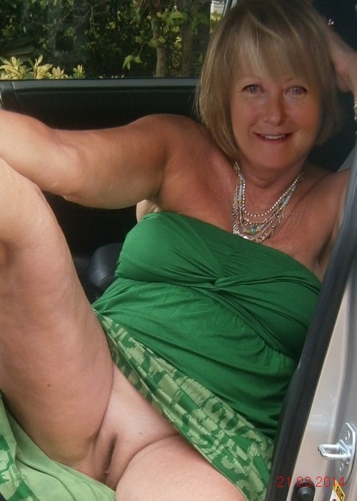neighbourswife: Karen from Canada loves to entertain the neighbors