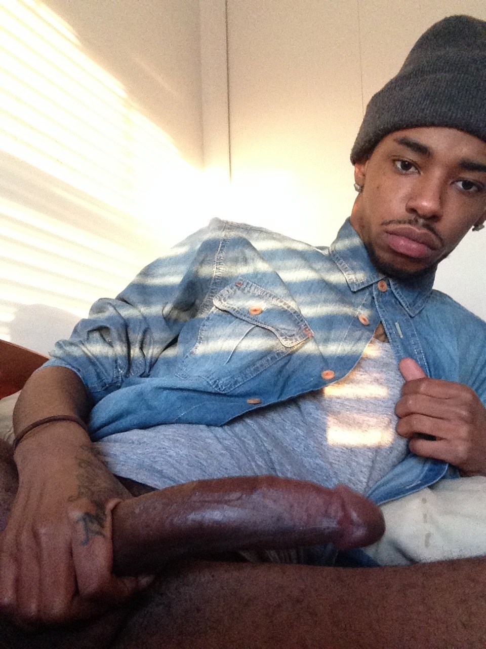 lightskinnedboys:  trvpsouls.tumblr.com  New fav