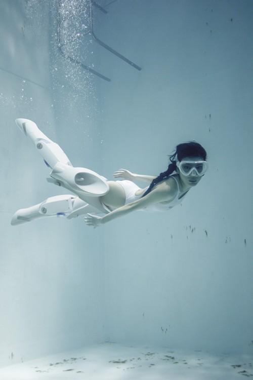 mirkokosmos:Underwater Mecha Knee SocksThe new mecha [knee-high socks for use underwater] were desig