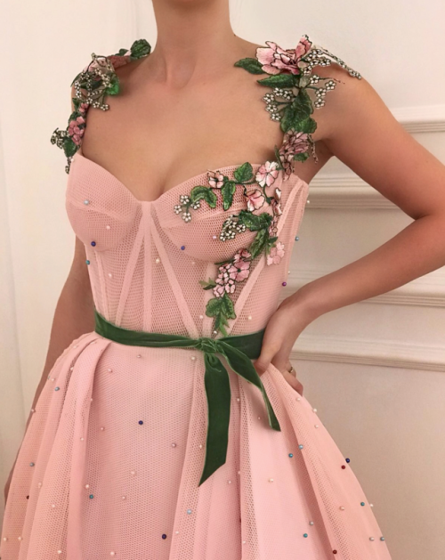 thebibliosphere: analife: Teuta Matoshi Duriqi // Haute Couture - Spring 2018 @vampireapologist 