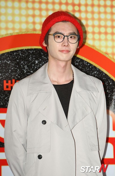 Lee Jong Suk  @ &ldquo;National Singing Contest&rdquo; VIP Premiere in Lotte CinemaThat glasses and 