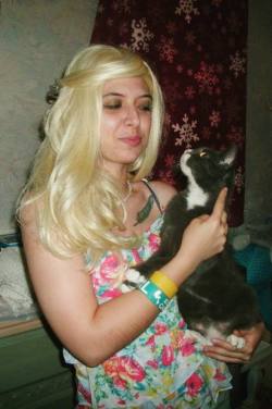 My friend&rsquo;s cat does not recognize me in a wig&hellip;