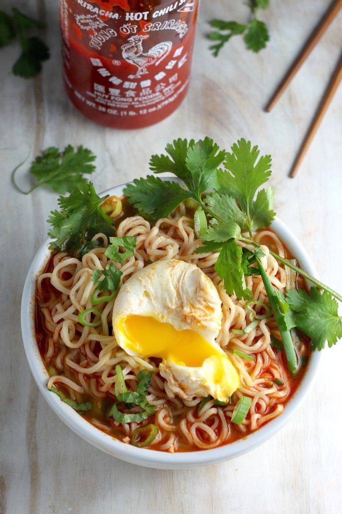 craving-nomz:  Spicy Sriracha Ramen Noodle Soup