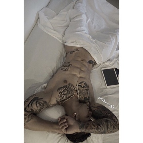 adirtylilsecretsstuff:  borrelljr1:  I love how perfect his body looks. His dick must look amazing 😍💘👅💦  It does 😌