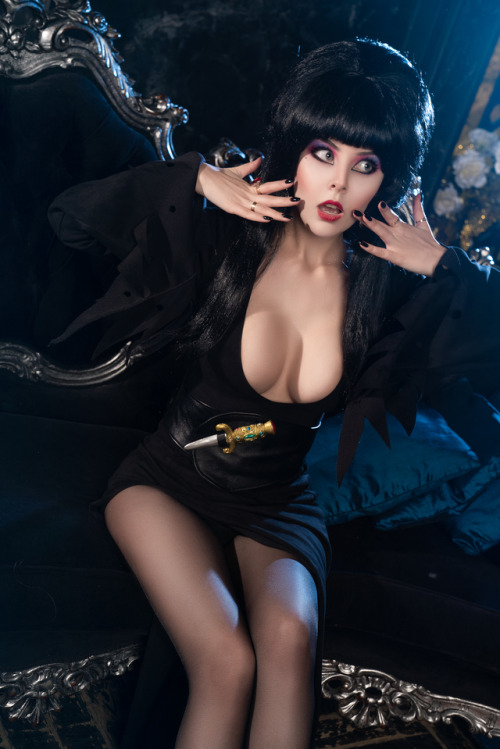 cosplay-galaxy:Elvira by Disharmonica