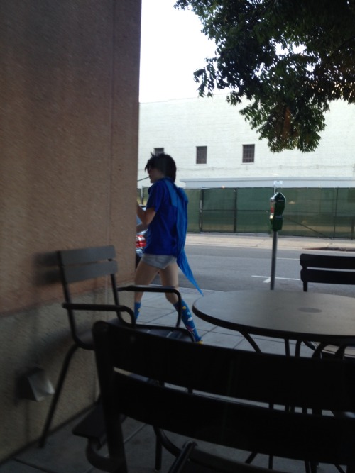 going to a starbucks 5 min away bc the con was really overwhelming feat. jay walking away because ge