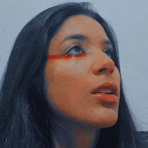 poesiadesacada:me sinto belamente destruída. sou como um castelo que um dia foi magnífico, mas hoje está em ruinas.