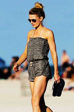emmafoundtallahassee:  Attractive People Meme || [1/5] blondes  ➳ Jennifer Morrison
