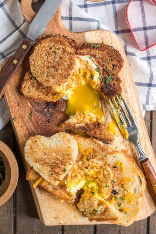 Porn foodffs:  Eggs in a Basket Really nice recipes. photos
