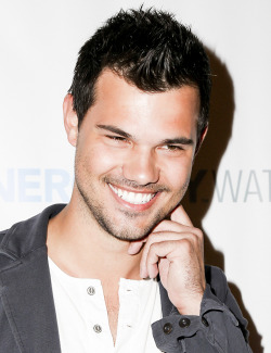 Taylor Lautner 365