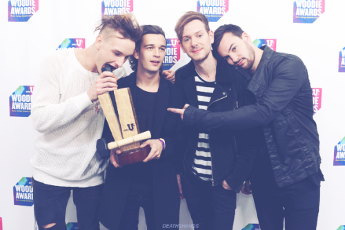 deathshands:  The 1975 at the mtvU Woodie Awards [x] 