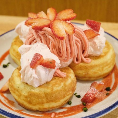 . ❁DIORAMA CAFE ❁sakuraさくモンブラン 池袋にあるDIORAMACAFEの可愛いパンケーキ♡ 可愛いまんまるのパンケーキに桜もちベースのモンブランクリーム、桜クリームと桜アイスで