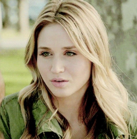 uskarmyarmy:  APPRECIATION FOR WHEN RITA VOLK DOES THAT FUCKING THING WITH HER LIPS