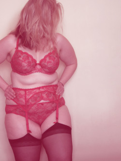 bowiesziggystarlust:  A shout out to fabu-licious LadyNeurotica. Bummed that I don’t know you IRL, but I love your blog xo 