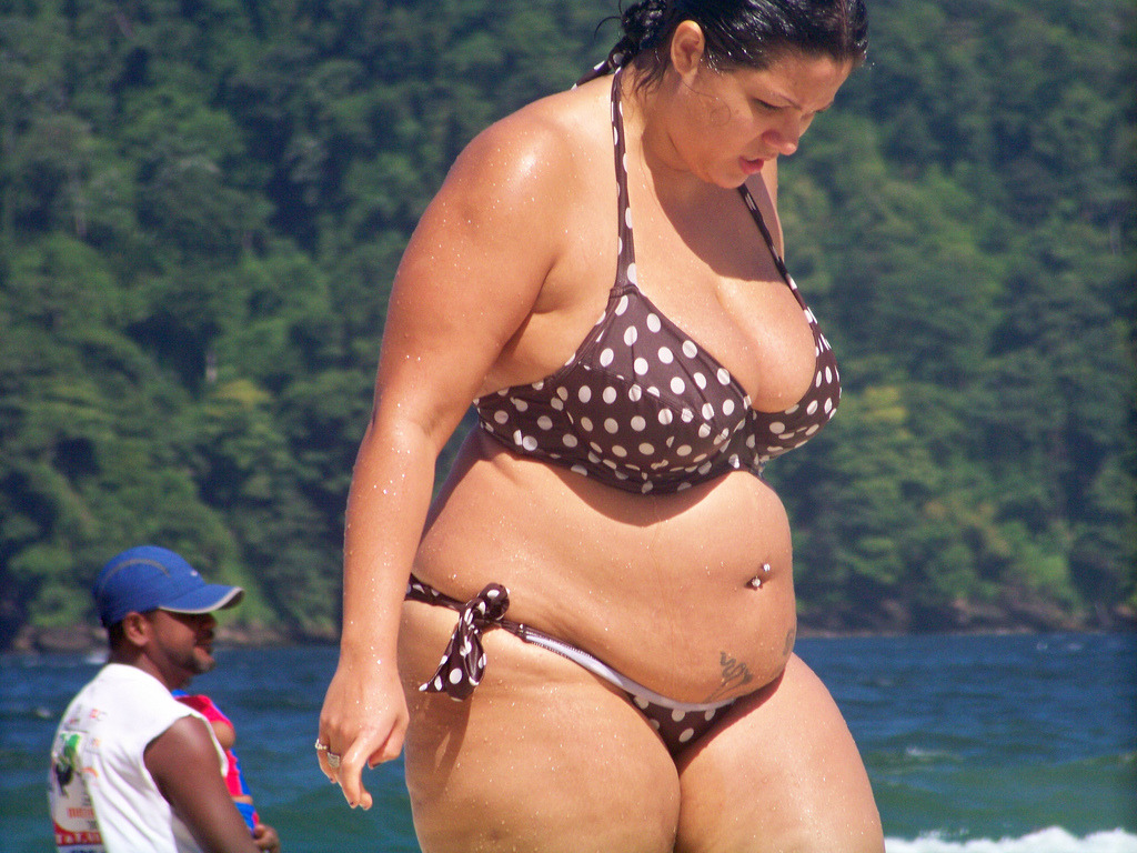 planetofthickbeautifulwomen:               Curves @ The Beach 