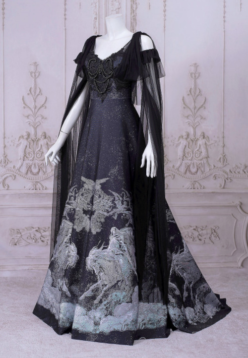 Favourite Designs: Wulgaria Various ‘Gothic’ Gowns [x] [x] [x]