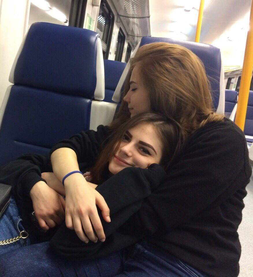 kissmegirl:  younglesbianadvice:  xx  Safe