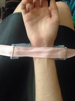 kittensplaypenshop:  For anon! Here’s some photos from a customer showing how to tie up the cuffs! Keep in mind our rings are now D rings,not rectangles :’) This is an OLD photo~! Hope this helps! 