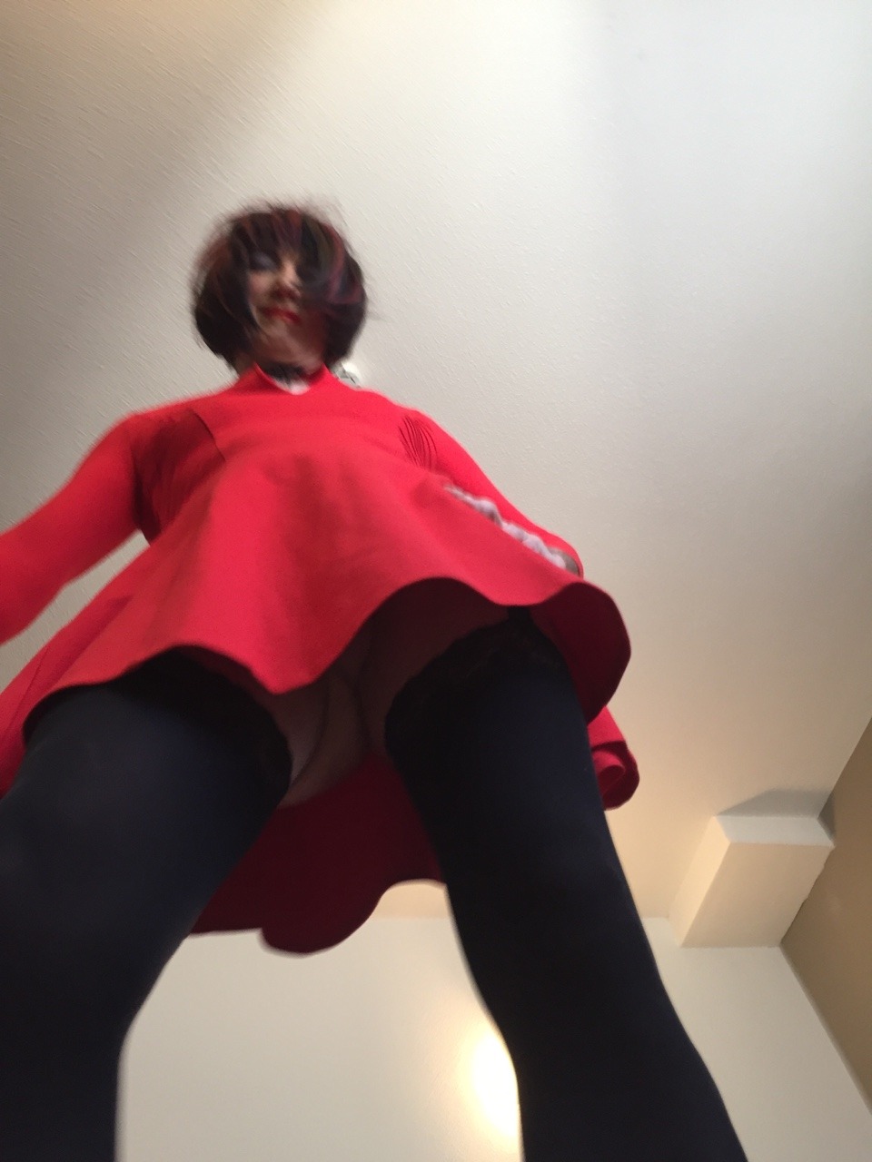 sissieinskirts:  claireluxecd:  Me  Love up skirt views. Sexy.