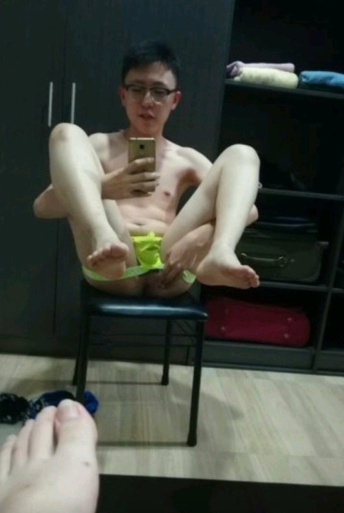sgguysghorny: Hot bottom guy