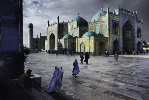 stevemccurrystudios: COLORS OF AFGHANISTAN“A landscape might be denuded,a human settlement aba