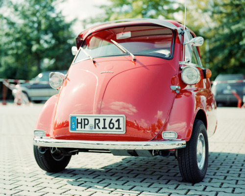 BMW Isetta - Portra 400 by wunderlich-fotografie | Fallen in love with film flic.kr/p/p3czoo 