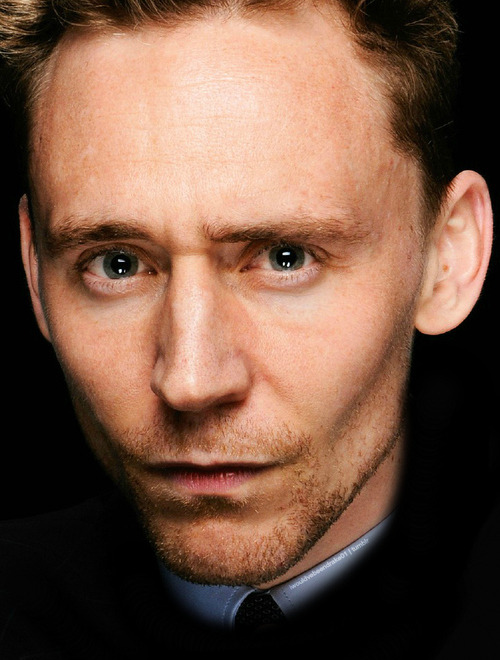 lokisherlockfan:  Okay so I like a well dressed man   with pretty eyes   and sharp cheekbones   with that smile that just makes everything better   black hair is accepted   or blonde   or ginger   it’s quite sexy when they have a bit of a bad boy side