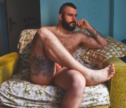 otternaturist:  mydaddyishairy: My Daddy is Hairy - over 76,000 followers: Archive  Hairy faces and slim bodies:http://otternaturist.tumblr.com