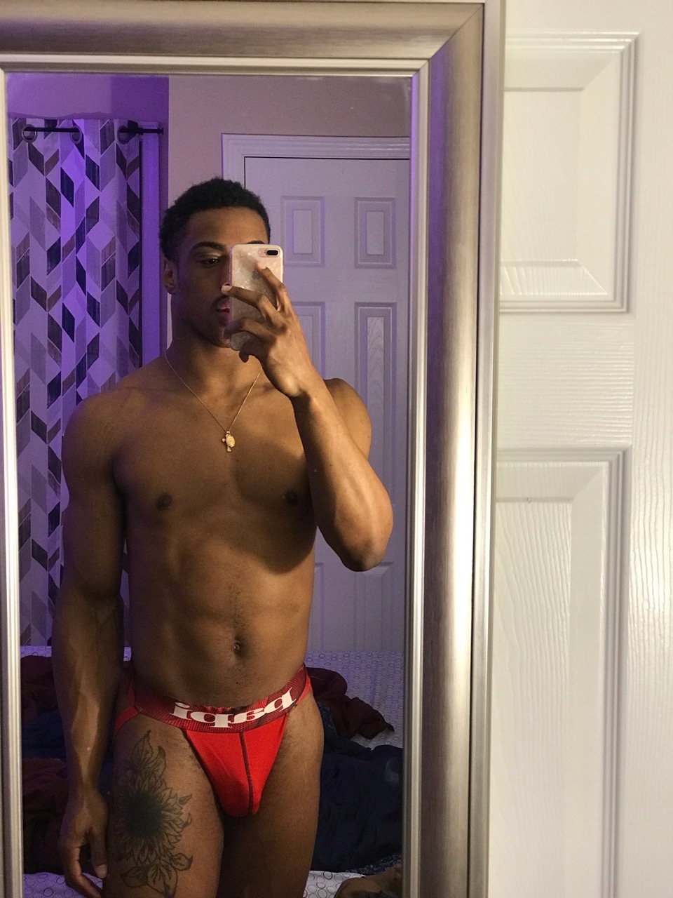 loinclothhoes:  dontaelafrance:  Instagram: Dontaelafrance   😍😍😍B-RUH, this mf’er is sexy af 😍😍😍