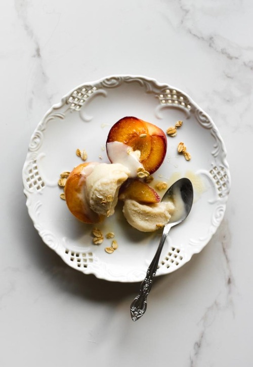 fullcravings:Oat Milk Ice Cream with Peaches + Honey