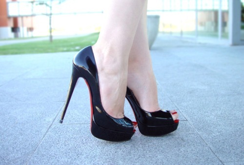 highheelsblogpassion:for more high heels pictures, go to: highheelsblogpassion.tumblr.com/