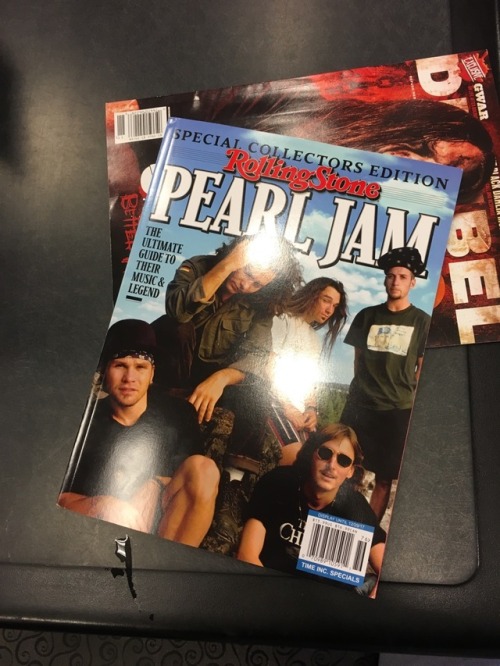 theonetruecaptainofouterspace: Pearl Jam, looking glossy as all get up.