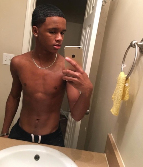 igfavboys: SELLING HIS FOLDER FOR THE LOW HML !  Instagram - @taedagreatt