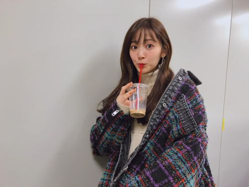 鈴木愛理 on Instagram 2019.11.27 #あったかくして、冷たいカフェラテ飲む派