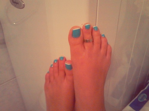 its-all-about-the-toes:  sundaysfeet:  blue french tips with toering! i can’t stop touching my feet..  Sunday It’s all about the TOES.  Yum