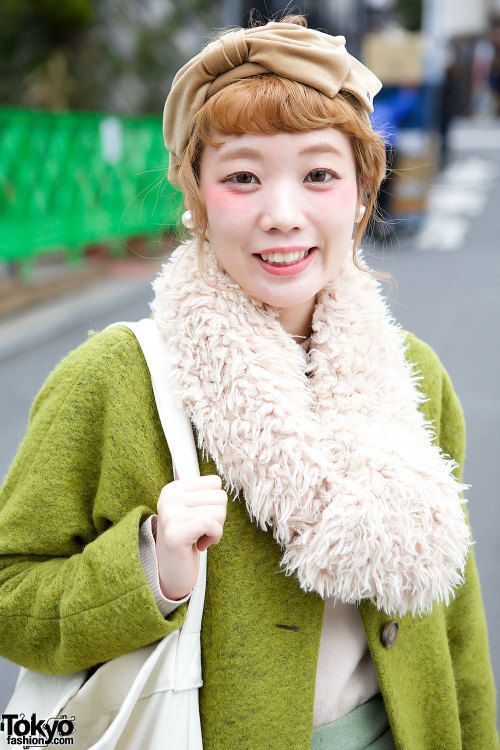 Cute Harajuku couple with similar hair color and both wearing shades of green. She&rsquo;s weari